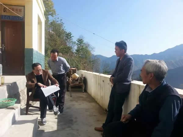 隴運(yùn)集團(tuán)公司董事長(zhǎng)、黨委書(shū)記李寅祥率相關(guān)人員專(zhuān)程前往精準(zhǔn)扶貧點(diǎn)進(jìn)行深入調(diào)研