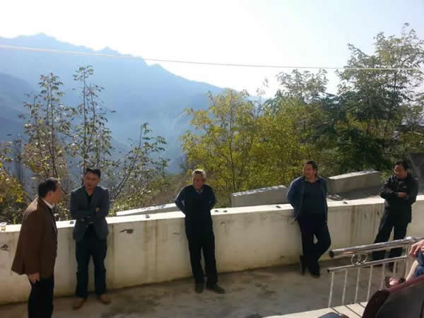隴運(yùn)集團(tuán)公司董事長(zhǎng)、黨委書(shū)記李寅祥率相關(guān)人員專(zhuān)程前往精準(zhǔn)扶貧點(diǎn)進(jìn)行深入調(diào)研