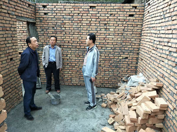 隴運(yùn)集團(tuán)公司黨委書(shū)記、董事長(zhǎng)李寅祥同志深入琵琶鎮(zhèn)寧強(qiáng)村開(kāi)展幫扶工作