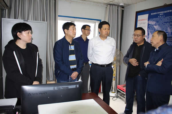 市交通運(yùn)輸局黨組副書記、市運(yùn)管局局長(zhǎng)何濤一行到隴運(yùn)集團(tuán)公司檢查國(guó)慶節(jié)前安全生產(chǎn)工作