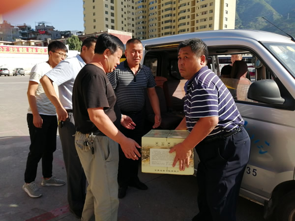 隴運(yùn)集團(tuán)公司開(kāi)展“夏送清涼”慰問(wèn)一線(xiàn)職工活動(dòng)