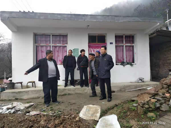 隴運(yùn)集團(tuán)公司開展“解難題、辦實(shí)事、送溫暖”主題黨日活動(dòng)